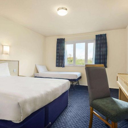 Days Inn Sutton Scotney North Экстерьер фото