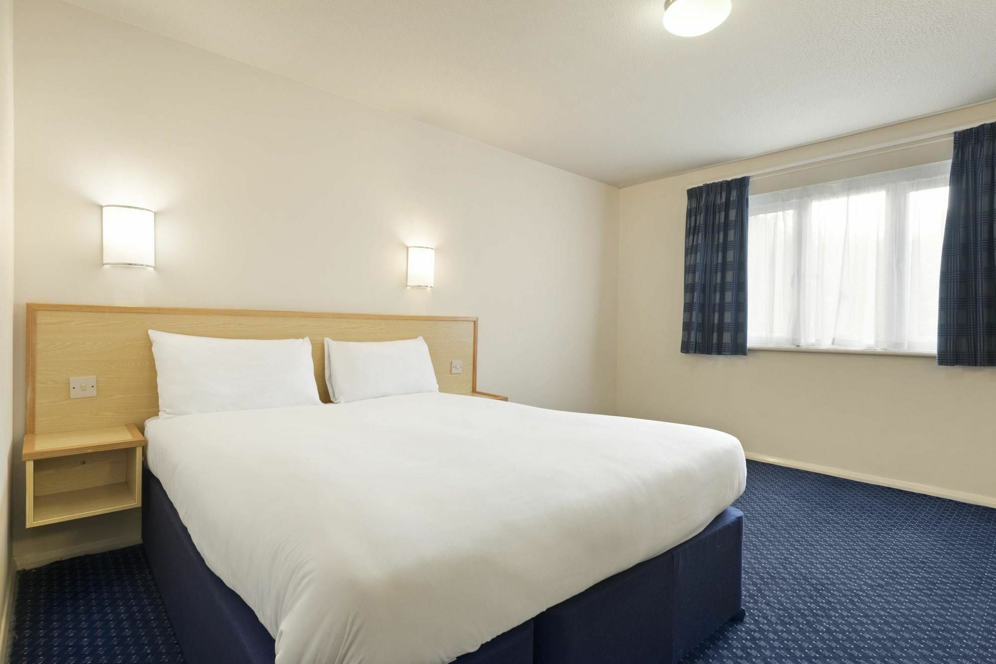 Days Inn Sutton Scotney North Экстерьер фото